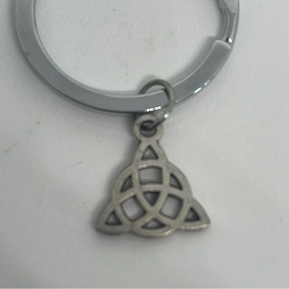 Triquetra “Charmed” keychain - Picture 2 of 5